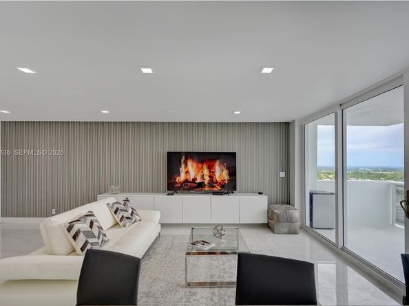 2715 N Ocean Blvd PH F, Fort Lauderdale FL 33308