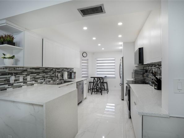 1704 Andros Isle B4, Coconut Creek FL 33066