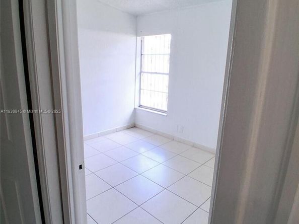 20769 NW 41st Ave Rd, Miami Gardens FL 33055