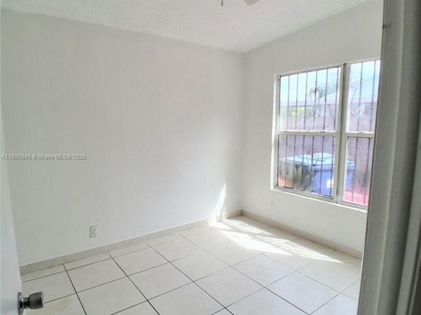 20769 NW 41st Ave Rd, Miami Gardens FL 33055