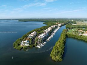 6114 Paradise Point Dr, Palmetto Bay FL 33157