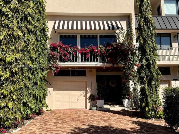 6114 Paradise Point Dr, Palmetto Bay FL 33157