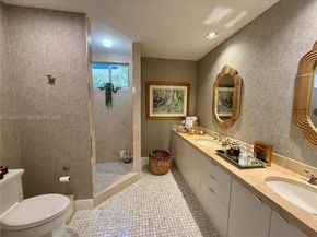 6114 Paradise Point Dr, Palmetto Bay FL 33157