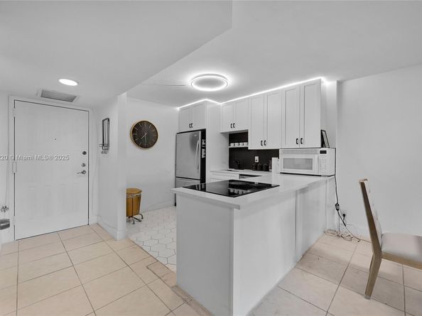 400 Leslie Dr 605, Hallandale Beach FL 33009