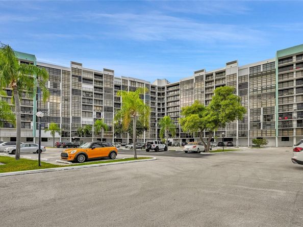 400 Leslie Dr 605, Hallandale Beach FL 33009