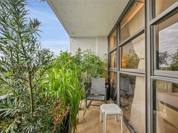 400 Leslie Dr 605, Hallandale Beach FL 33009