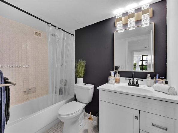 400 Leslie Dr 605, Hallandale Beach FL 33009