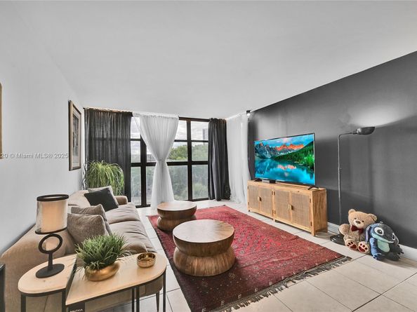 400 Leslie Dr 605, Hallandale Beach FL 33009