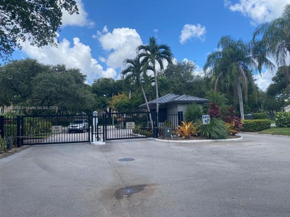 Undisclosed Address #A11880136, Pompano Beach FL 33069