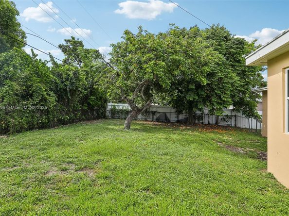 18025 NW 6th Ave, Miami Gardens FL 33169