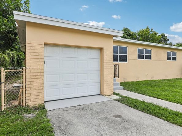 18025 NW 6th Ave, Miami Gardens FL 33169