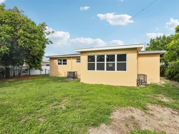 18025 NW 6th Ave, Miami Gardens FL 33169