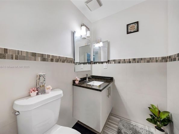 20014 NE 6th Ct Cir, Miami FL 33179