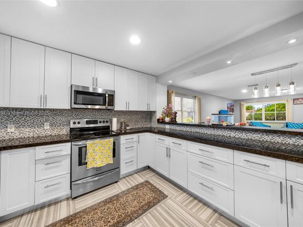 20014 NE 6th Ct Cir, Miami FL 33179