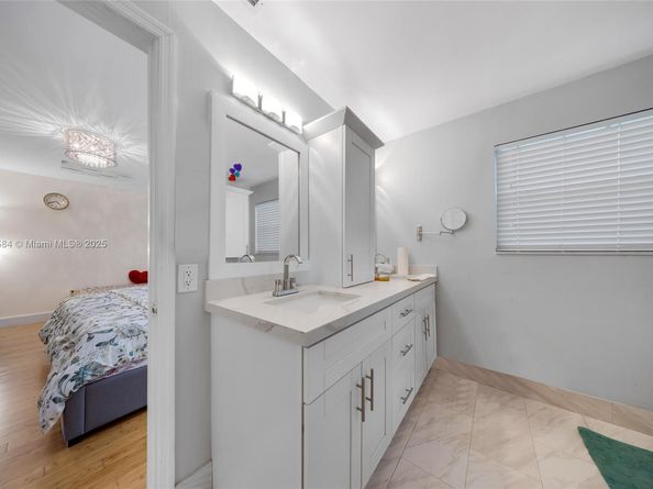 20014 NE 6th Ct Cir, Miami FL 33179