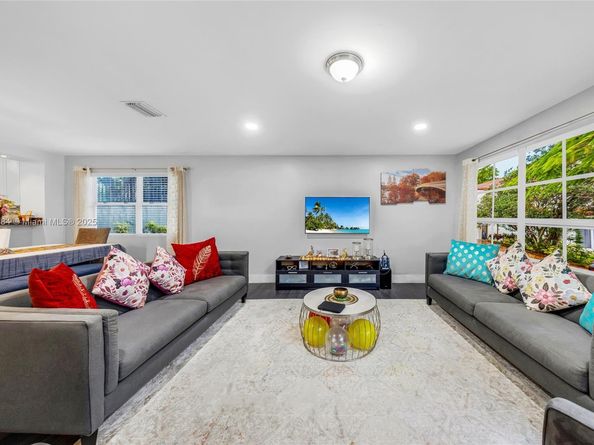 20014 NE 6th Ct Cir, Miami FL 33179