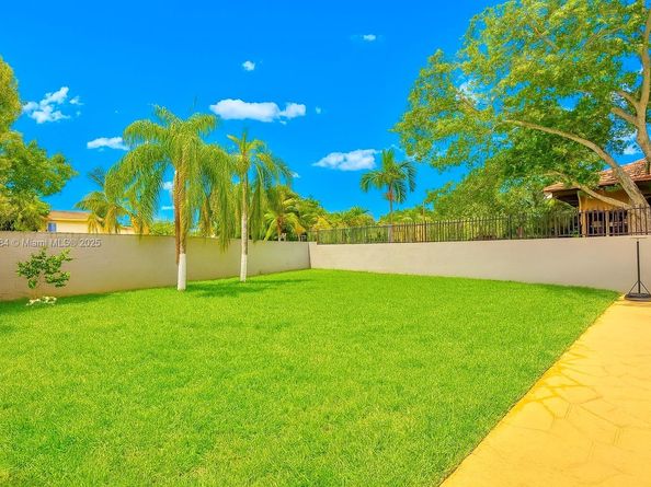 20014 NE 6th Ct Cir, Miami FL 33179