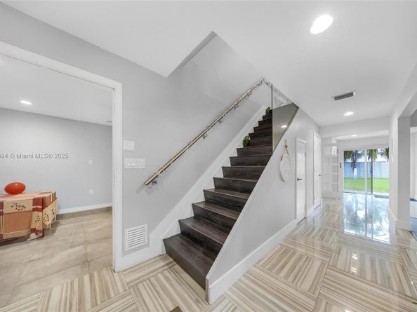 20014 NE 6th Ct Cir, Miami FL 33179