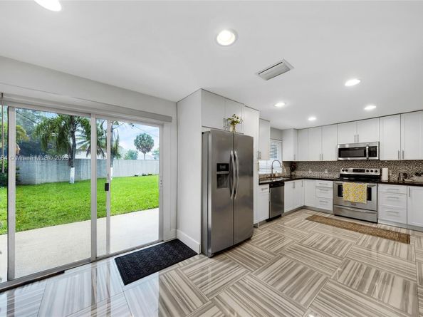20014 NE 6th Ct Cir, Miami FL 33179