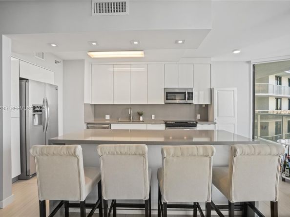20281 E Country Club Dr 1603, Aventura FL 33180