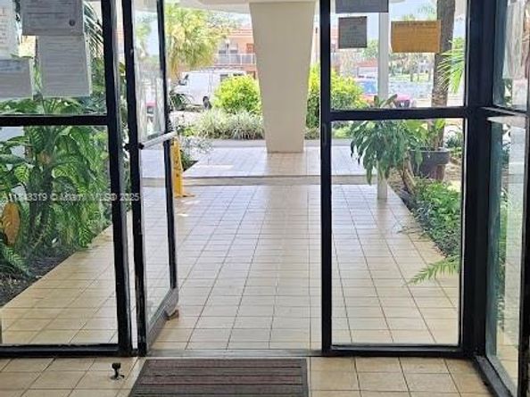 2025 NE 164th St 914, North Miami Beach FL 33162