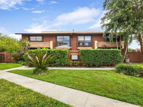 11537 SW 64th St A83, Miami FL 33173