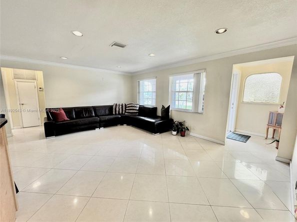 6875 NW 1st Ct, Margate FL 33063