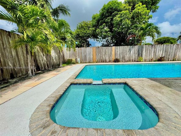 6875 NW 1st Ct, Margate FL 33063