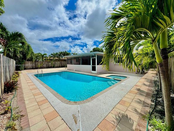 6875 NW 1st Ct, Margate FL 33063