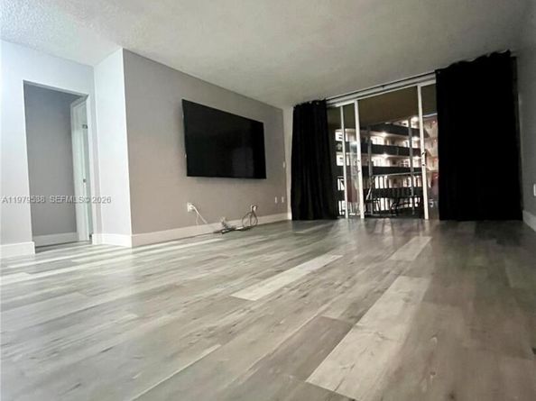 1750 NE 191st St 5223, Miami FL 33179