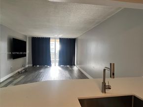 1750 NE 191st St 5223, Miami FL 33179