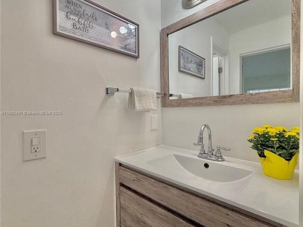 30 SW 11th Ave 4, Miami FL 33130