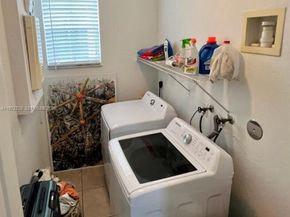 Undisclosed Address #A11972725, Weston FL 33327