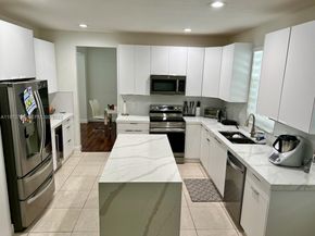 Undisclosed Address #A11972725, Weston FL 33327