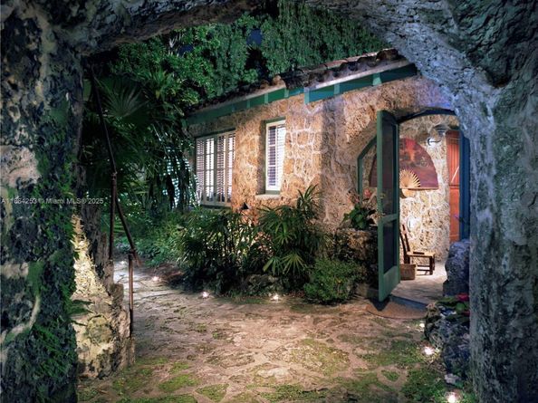 1301 Milan Ave Cottage 1-4, Coral Gables FL 33134