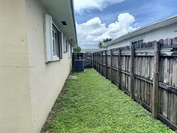 1890 NE 211th Ter, Miami FL 33179