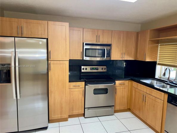 1890 NE 211th Ter, Miami FL 33179