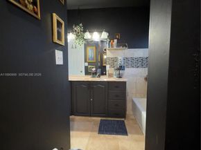 Undisclosed Address #A11990906, Davie FL 33314