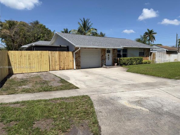 Undisclosed Address #A11990906, Davie FL 33314