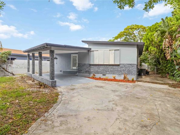 1777 N 17th Ct, Hollywood FL 33020