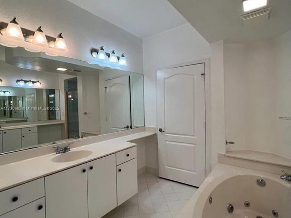 10710 NW 66th St 111, Doral FL 33178