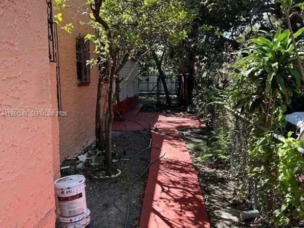 1328 NW 31st St, Miami FL 33142