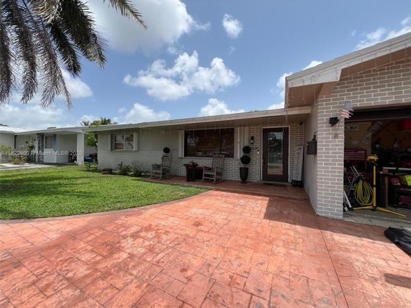 8230 NW 15th St, Pembroke Pines FL 33024