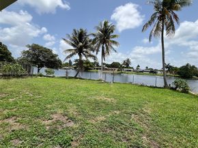 8230 NW 15th St, Pembroke Pines FL 33024