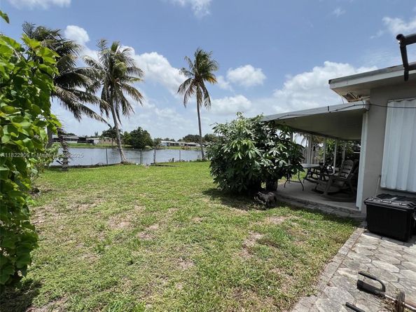 8230 NW 15th St, Pembroke Pines FL 33024