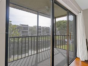 182 Lakeview Dr 204, Weston FL 33326