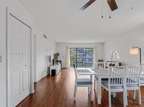 182 Lakeview Dr 204, Weston FL 33326