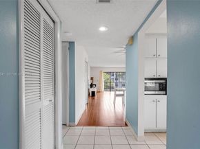 182 Lakeview Dr 204, Weston FL 33326