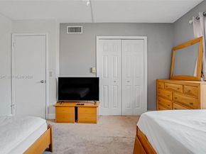 182 Lakeview Dr 204, Weston FL 33326