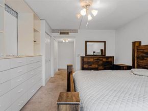 182 Lakeview Dr 204, Weston FL 33326